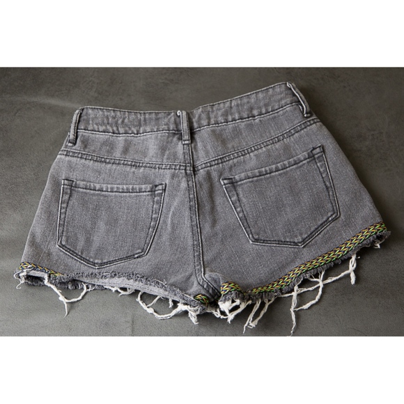 Bullhead High Rise Dark Wash Jean Shorts Size 1 - Picture 5 of 6